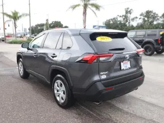 Toyota RAV4 2025 LE SUV de 4 puertas
