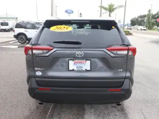 Toyota RAV4 2025 LE SUV de 4 puertas