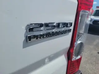 Ram ProMaster 2025 Tradesman 2500 159 WB 3 puertas Furgoneta de carga de techo alto sin asiento de pasajero