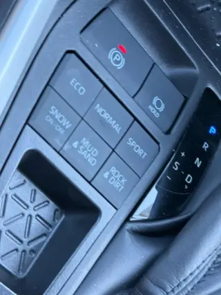 Toyota RAV4 2024 AWD LE SUV de 4 puertas
