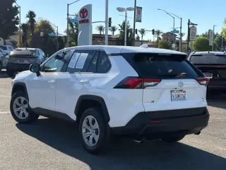 Toyota RAV4 2024 AWD LE SUV de 4 puertas