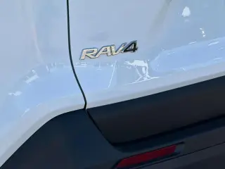 Toyota RAV4 2024 AWD LE SUV de 4 puertas