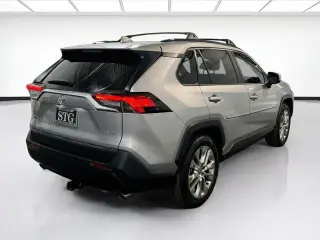 Toyota RAV4 2021 XLE Premium SUV de 4 puertas