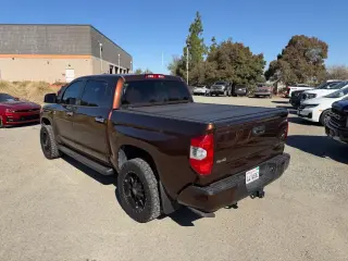 Toyota Tundra 2017 4x4 Edición 1794 4p CrewMax Camioneta CAB SB (5.7L V8)