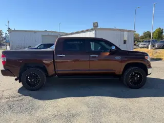 Toyota Tundra 2017 4x4 Edición 1794 4p CrewMax Camioneta CAB SB (5.7L V8)