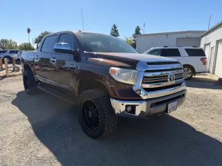 Toyota Tundra 2017 4x4 Edición 1794 4p CrewMax Camioneta CAB SB (5.7L V8)