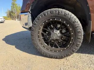 Toyota Tundra 2017 4x4 Edición 1794 4p CrewMax Camioneta CAB SB (5.7L V8)