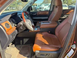 Toyota Tundra 2017 4x4 Edición 1794 4p CrewMax Camioneta CAB SB (5.7L V8)