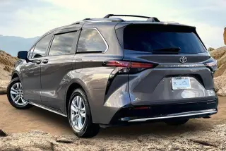 Toyota Sienna 2022 Limited 7-Pasajeros 4p Mini-Van