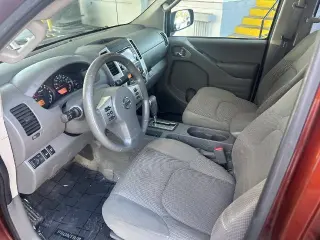 Nissan Frontier 2016 4x4 SV 4dr Crew Cab 5 ft. SB Pickup 6M (lanzamiento a mitad de año)