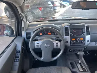Nissan Frontier 2016 4x4 SV 4dr Crew Cab 5 ft. SB Pickup 6M (lanzamiento a mitad de año)