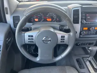 Nissan Frontier 2016 4x4 SV 4dr Crew Cab 5 ft. SB Pickup 6M (lanzamiento a mitad de año)