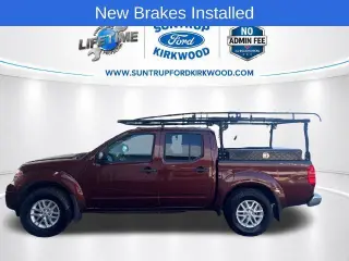Nissan Frontier 2016 4x4 SV 4dr Crew Cab 5 ft. SB Pickup 6M (lanzamiento a mitad de año)