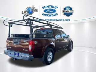 Nissan Frontier 2016 4x4 SV 4dr Crew Cab 5 ft. SB Pickup 6M (lanzamiento a mitad de año)