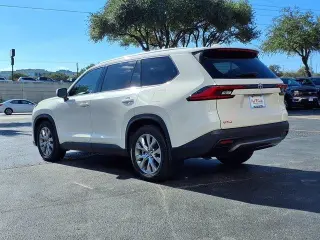 Toyota Grand Highlander 2024 XLE 4 SUV