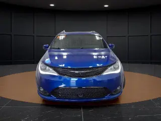 Chrysler Pacifica 2018 Limited 4dr Mini-Van