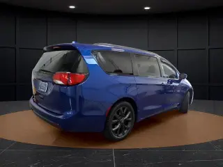 Chrysler Pacifica 2018 Limited 4dr Mini-Van