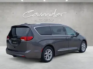 Chrysler Pacifica 2017 Touring-L Plus 4dr Mini-Van