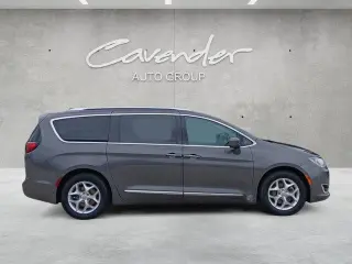 Chrysler Pacifica 2017 Touring-L Plus 4dr Mini-Van
