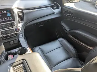 GMC Yukon XL 2017 4x4 SLT 4dr SUV