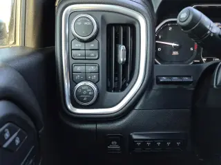 GMC Sierra 3500HD 2021 4x4 AT4 4dr Crew Cab SB SRW