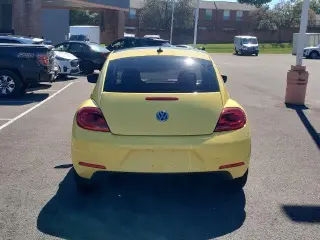 Volkswagen Beetle 2013 2.5L PZEV 2dr Coupe 6A
