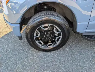 Ford F-150 Lightning 2023 Tracción AWD XLT 4 puertas SuperCrew caja larga de 5,5 pies