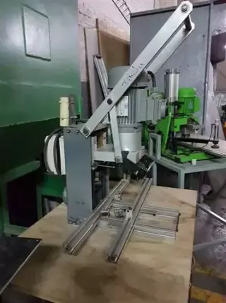 Taladro Bisagrador de 5 Brocas