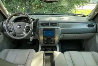 Chevrolet Suburban 2011 4x4 LT 4dr SUV