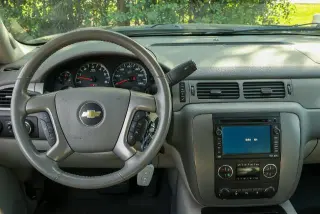 Chevrolet Suburban 2011 4x4 LT 4dr SUV