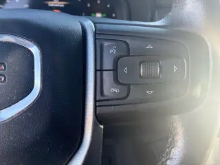 GMC Yukon 2022 4x4 SLT 4dr SUV