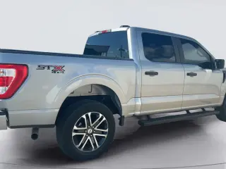 Ford F-150 2023 4x4 XL 4dr SuperCrew 5.5 ft. SB