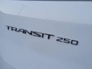 Ford Transit 2025 250 3dr SWB Techo Bajo Furgón de Carga