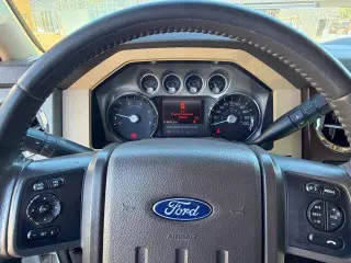 Ford F-250 Super Duty 2015 4x4 King Ranch 4dr Crew Cab 6.8 ft. SB Pickup