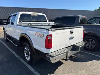 Ford F-250 Super Duty 2015 4x4 King Ranch 4dr Crew Cab 6.8 ft. SB Pickup