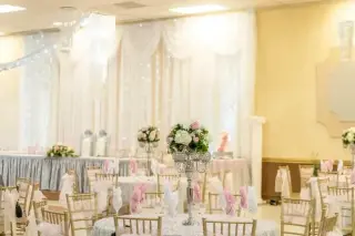 BONITO SALÓN EN VAN NUYS