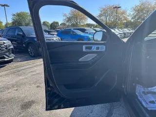 Ford Explorer 2022 AWD Platinum 4dr SUV