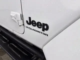 Jeep Gladiator 2024 4x4 Sport 4dr Crew Cab 5.0 ft. SB