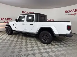 Jeep Gladiator 2024 4x4 Sport 4dr Crew Cab 5.0 ft. SB