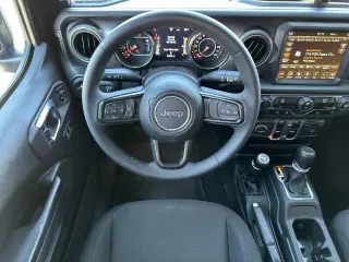 Jeep Gladiator 2023 4x4 Sport 4dr Crew Cab 5.0 ft. SB