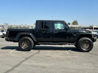 Jeep Gladiator 2023 4x4 Sport 4dr Crew Cab 5.0 ft. SB