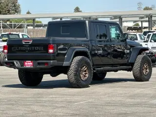 Jeep Gladiator 2023 4x4 Sport 4dr Crew Cab 5.0 ft. SB