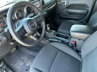 Jeep Gladiator 2023 4x4 Sport 4dr Crew Cab 5.0 ft. SB