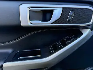 Ford Explorer 2023 AWD XLT 4dr SUV