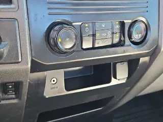 Ford F-350 Super Duty 2017 4x2 XL 2dr Regular Cab 145 in. WB SRW Chassis
