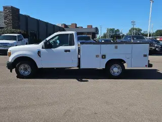 Ford F-350 Super Duty 2017 4x2 XL 2dr Regular Cab 145 in. WB SRW Chassis