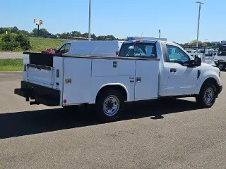 Ford F-350 Super Duty 2017 4x2 XL 2dr Regular Cab 145 in. WB SRW Chassis
