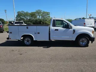 Ford F-350 Super Duty 2017 4x2 XL 2dr Regular Cab 145 in. WB SRW Chassis