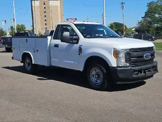 Ford F-350 Super Duty 2017 4x2 XL 2dr Regular Cab 145 in. WB SRW Chassis