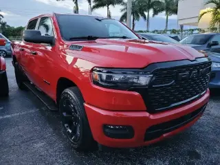 Ram 1500 2025 4x2 Tradesman 4dr Cab de Tripulación de 5.6 pies de largo Pickup